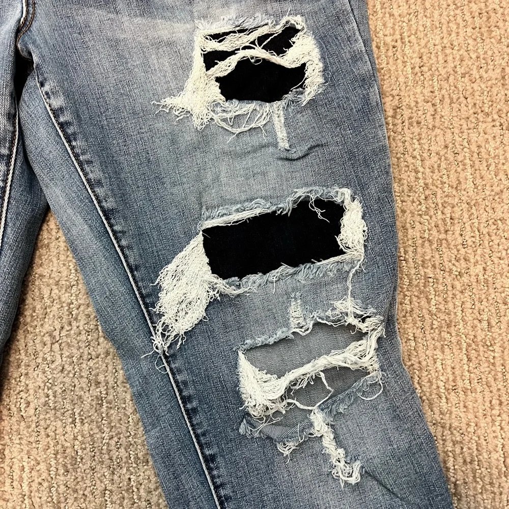 Distressed Grace Blue Jeans - Picture 3 of 8